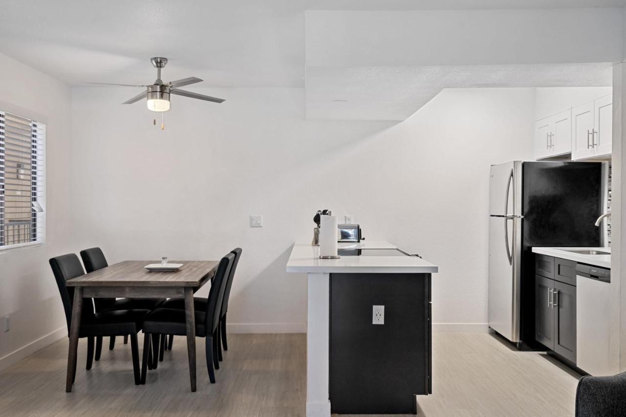 Newly Renovated 2Br Apartment W Pool By Stay Gia Phoenix Bagian luar foto